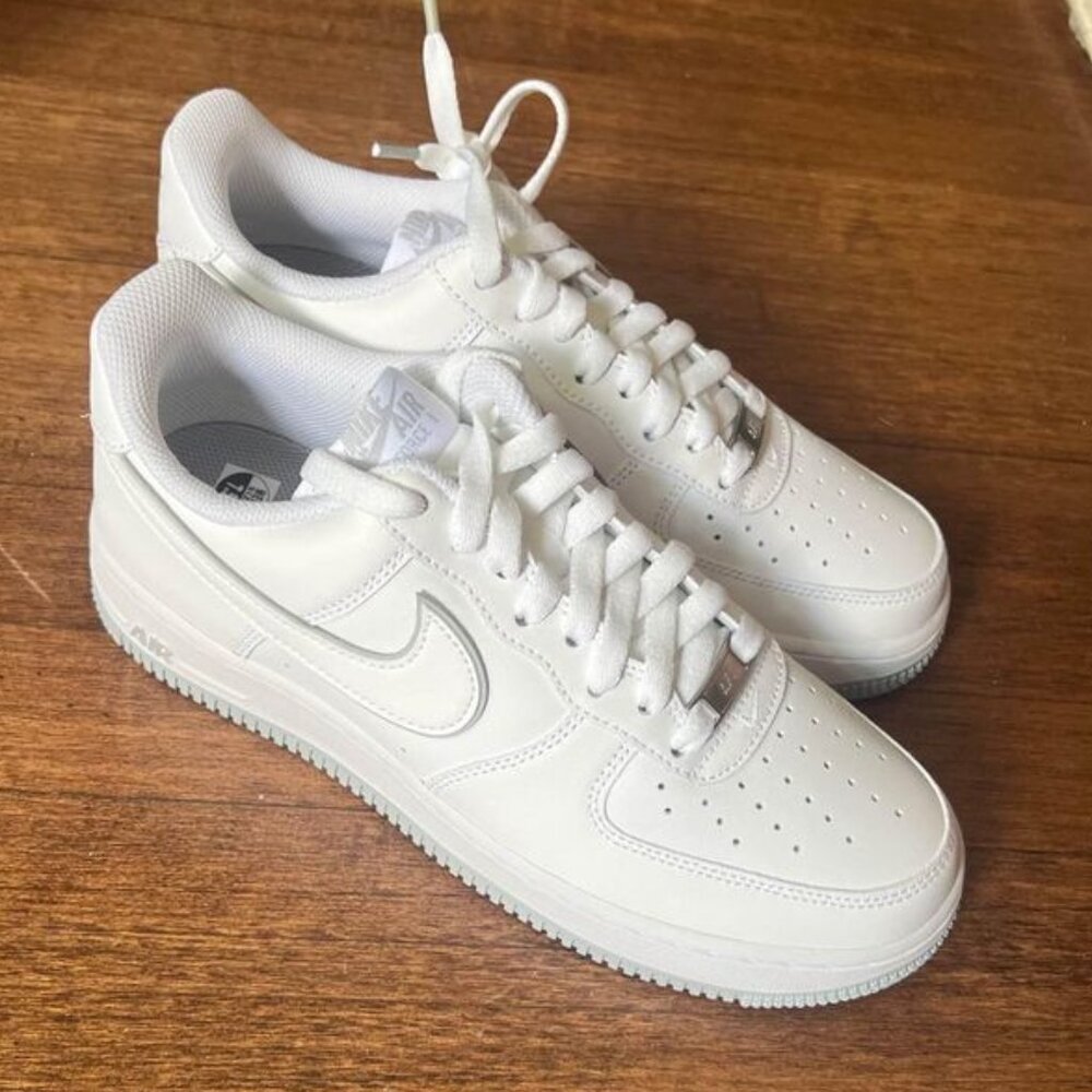 NEW IN BOX Air Force 1 ‘07 Size 9 Womens